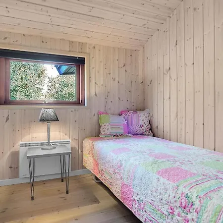 Dom wakacyjny 3 Bedroom Lovely In Vaeggerlose