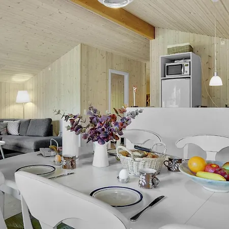 Dom wakacyjny 3 Bedroom Lovely In Vaeggerlose Bøtø By