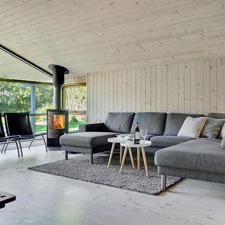 Dom wakacyjny 3 Bedroom Lovely In Vaeggerlose